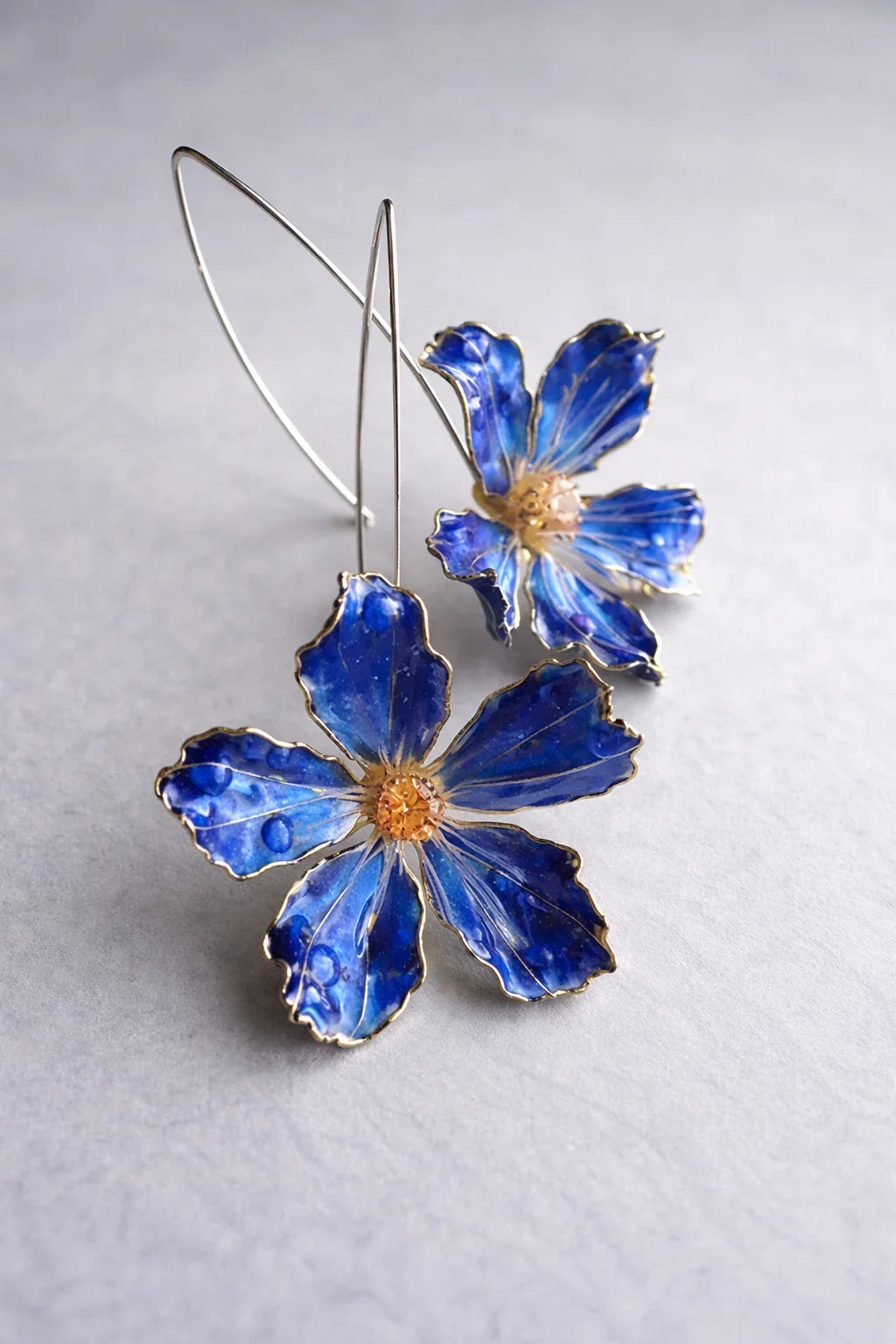 Suzannine™ | Boucles d'oreilles bleues à fleurs, chic vintage