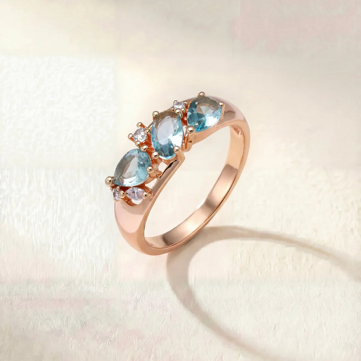 Énoria™ | Bague ondulante évoquant les vagues de la mer