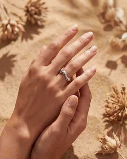 Armella™ | Bague ondulée élégante et moderne
