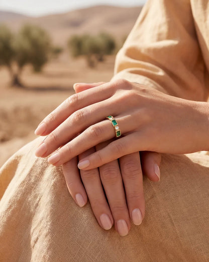 Pascalia™ | Bague élégante avec pierres vertes