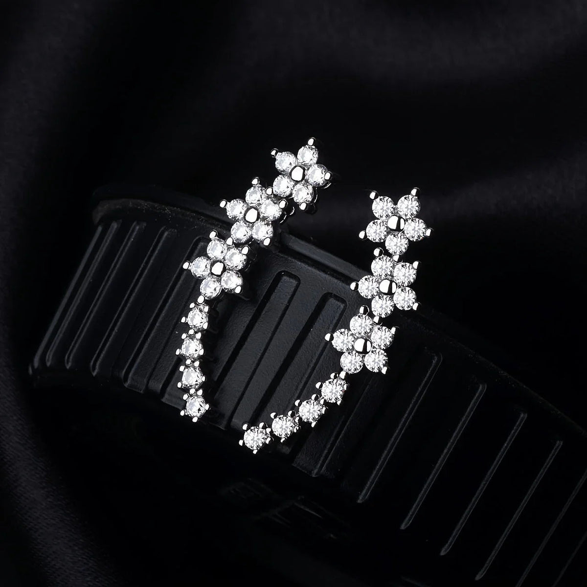 Écloria™ | Boucles d'oreilles en fleurs élégantes et intemporelles