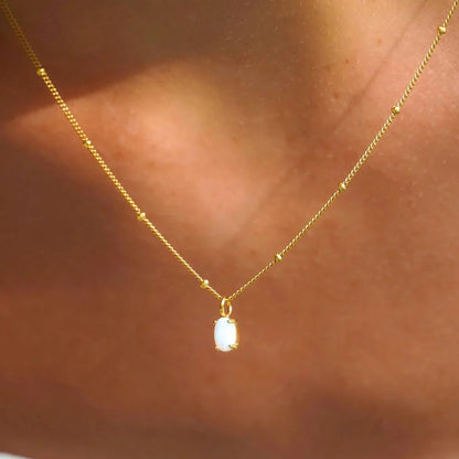Alizée™ | Collier en perles dorées avec pendentif en opale bijou élégant et lumineux