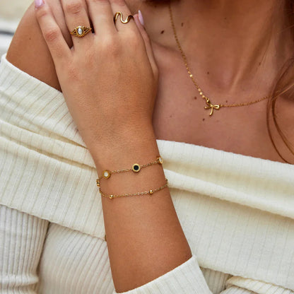 Victoiria™ | Bracelet en Onyx et Pierre Blanche Élégance Contrastée et Raffinement