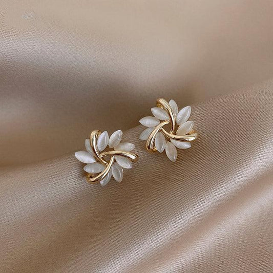 Charlottia™ | Boucles d'oreilles en Or avec Fleurs d'Opale Doré éclatant et délicates