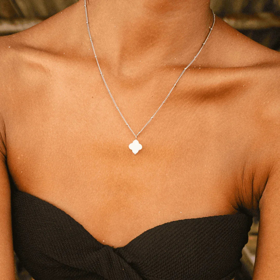 Isalina™ | Collier Pendentif Carreaux d'Été Éclat estival et élégance rayonnante