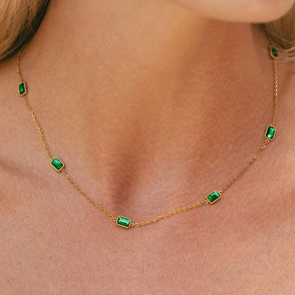 Apolliane™ | Collier en chaîne dorée serti d'une pierre verte