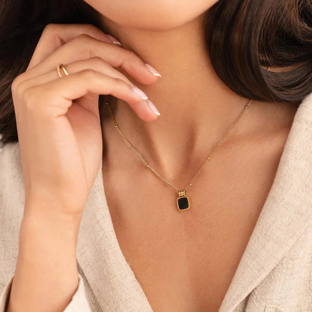 Coralia™ | Collier Pendentif Noir Chic Ébène Élégance Nocturne