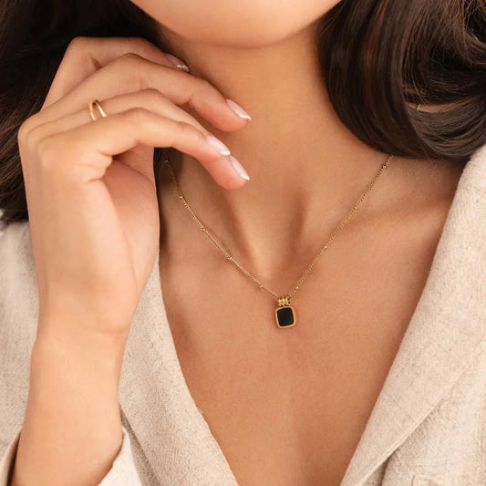 Coralia™ | Collier Pendentif Noir Chic Ébène Élégance Nocturne