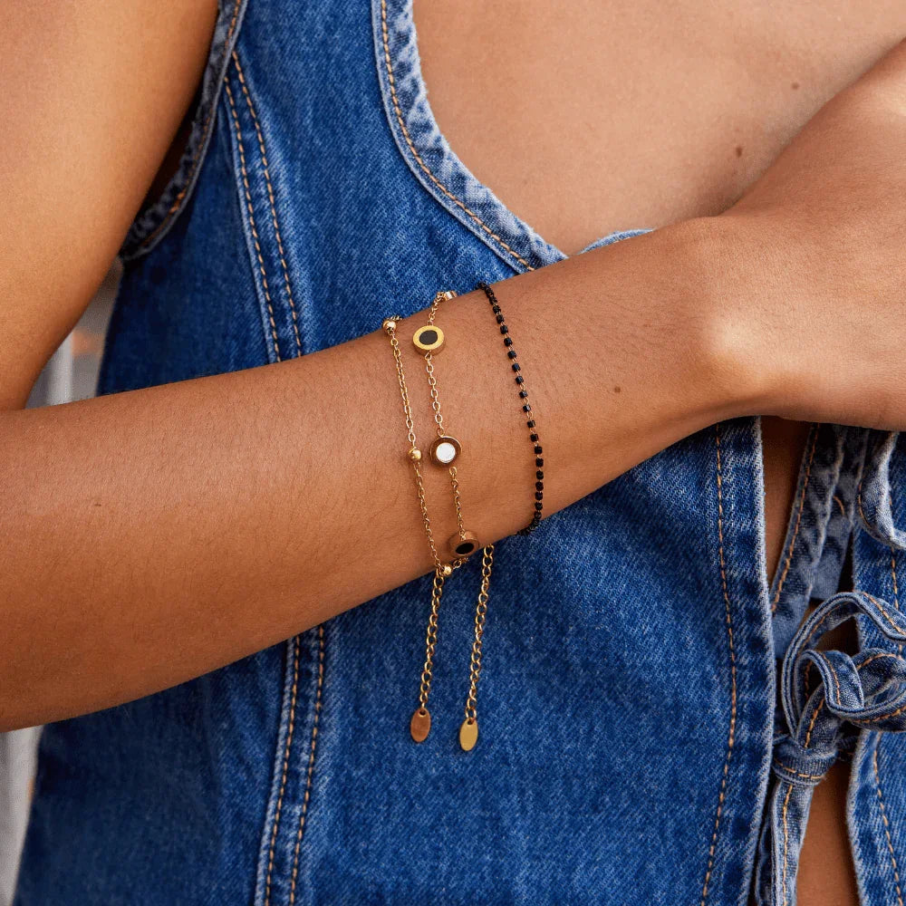 Victoiria™ | Bracelet en Onyx et Pierre Blanche Élégance Contrastée et Raffinement