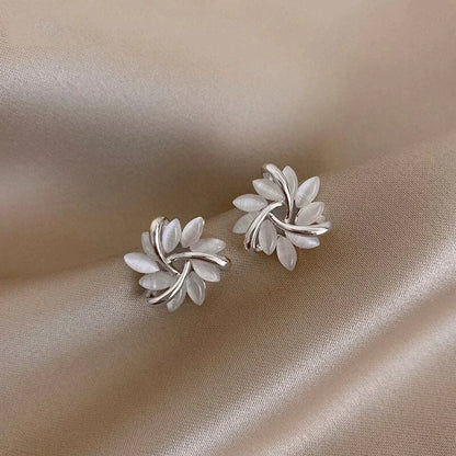 Charlottia™ | Boucles d'oreilles en Or avec Fleurs d'Opale Doré éclatant et délicates
