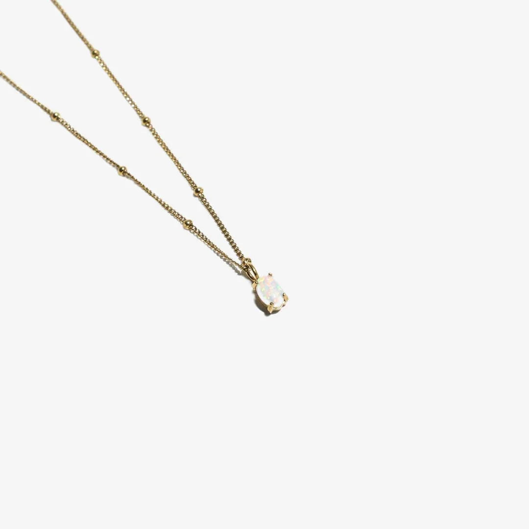 Alizée™ | Collier en perles dorées avec pendentif en opale bijou élégant et lumineux