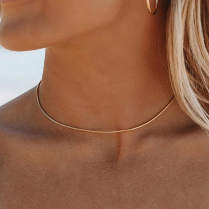 Célestia™ | Pièce Choker Carré en Or Serpent Doré éclatant et allure résolument chic