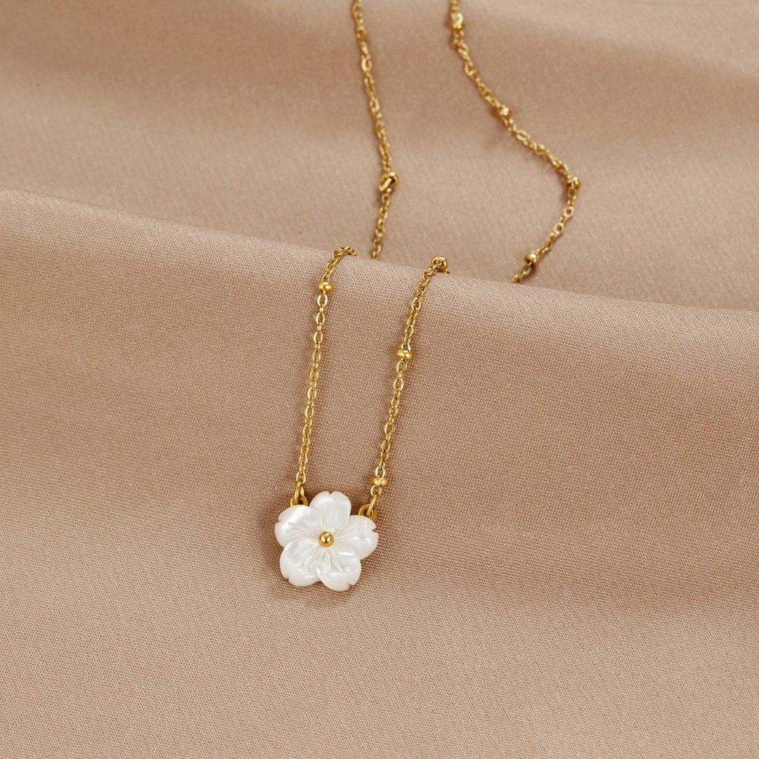 Lauria™ | Collier Pendentif Fleur Élégance Florale