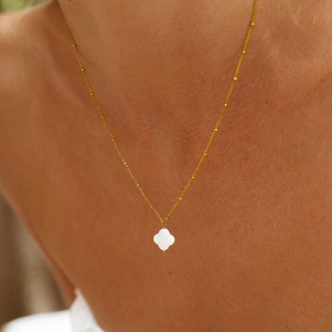 Isalina™ | Collier Pendentif Carreaux d'Été Éclat estival et élégance rayonnante