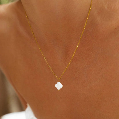 Isalina™ | Collier Pendentif Carreaux d'Été Éclat estival et élégance rayonnante