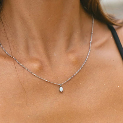Alizée™ | Collier en perles dorées avec pendentif en opale bijou élégant et lumineux